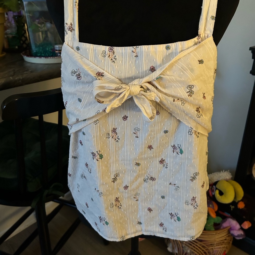Copper Key Floral Bow-Tie Cream Top
